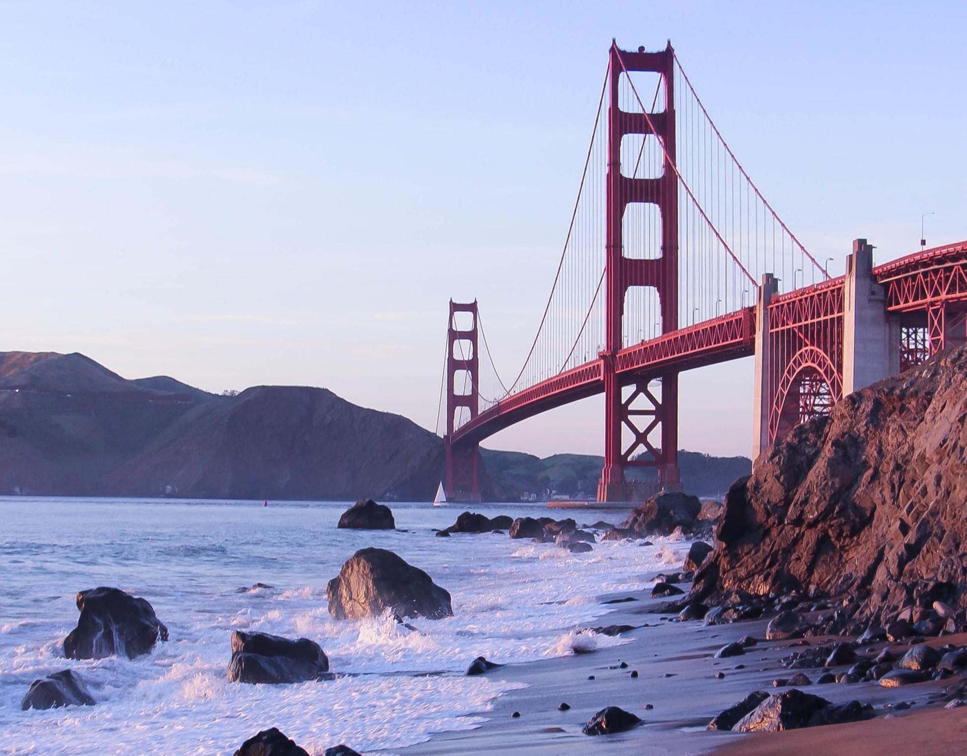 Das Geburtstagskind wird 80: die Golden Gate Bridge in San Francisco, Kalifornien.