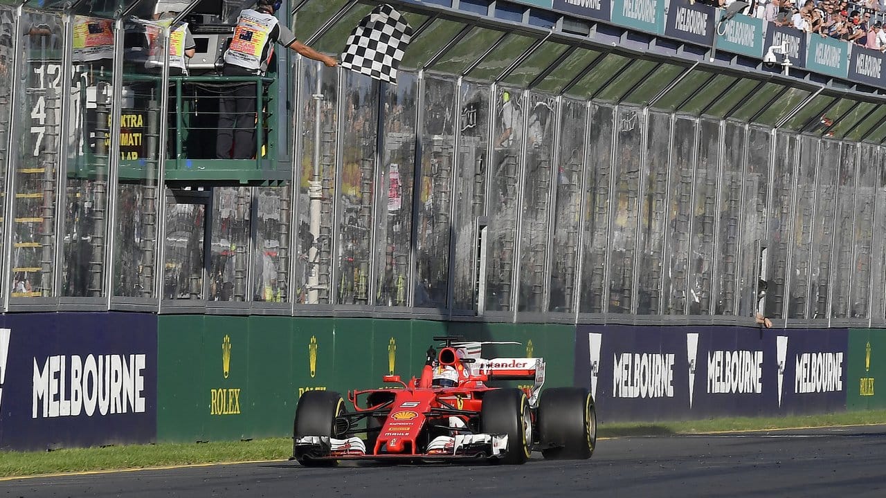 Auf der Zielgeraden hatte Vettel knapp zehn Sekunden Vorsprung.