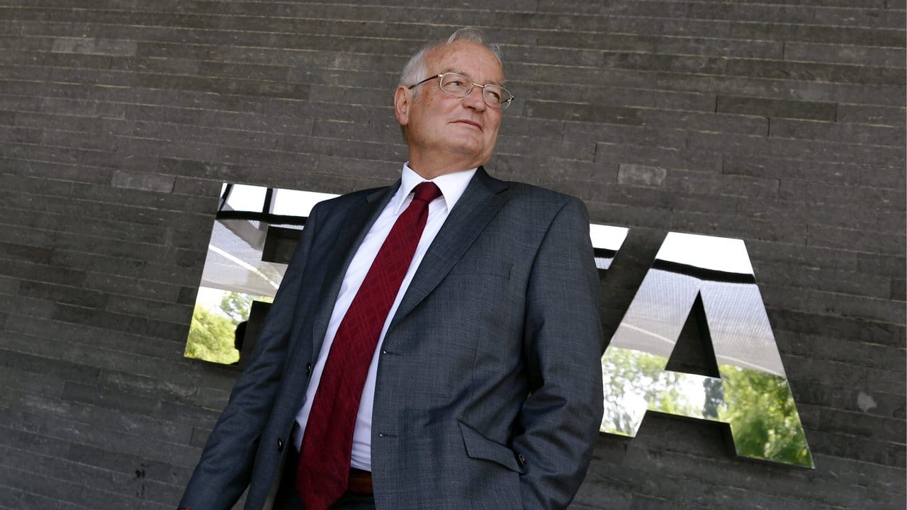 Hans-Joachim Eckert ist Vorsitzender der rechtsprechenden Kammer der FIFA-Ethikkommission.