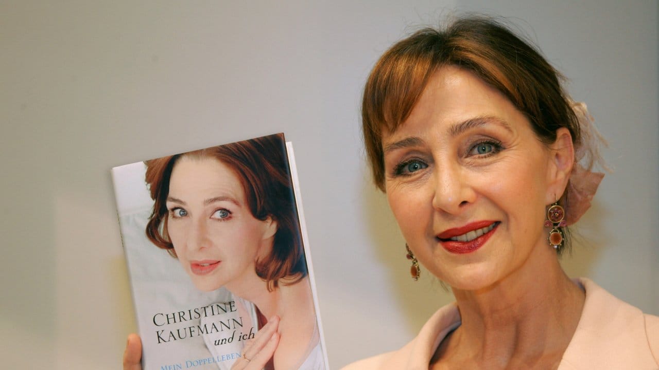 Christine Kaufmann stellte 2005 auf der Frankfurter Buchmesse ihre Autobiographie "Christine Kaufmann und ich.