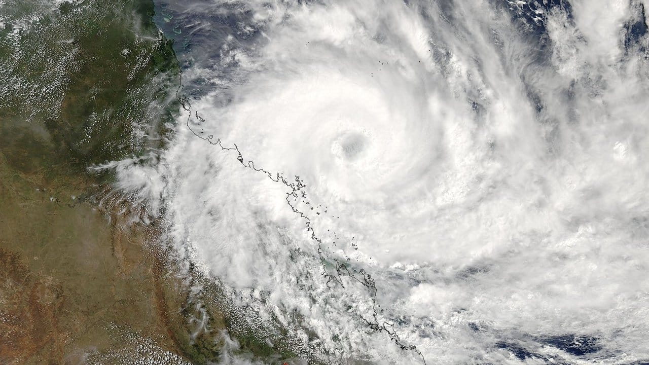 Satellitenbild der NASA von Wirbelsturm Debbie über der Küste des australischen Bundesstaates Queenland. Satellitenbild der NASA von Wirbelsturm Debbie über der Küste des australischen Bundesstaates Queenland.