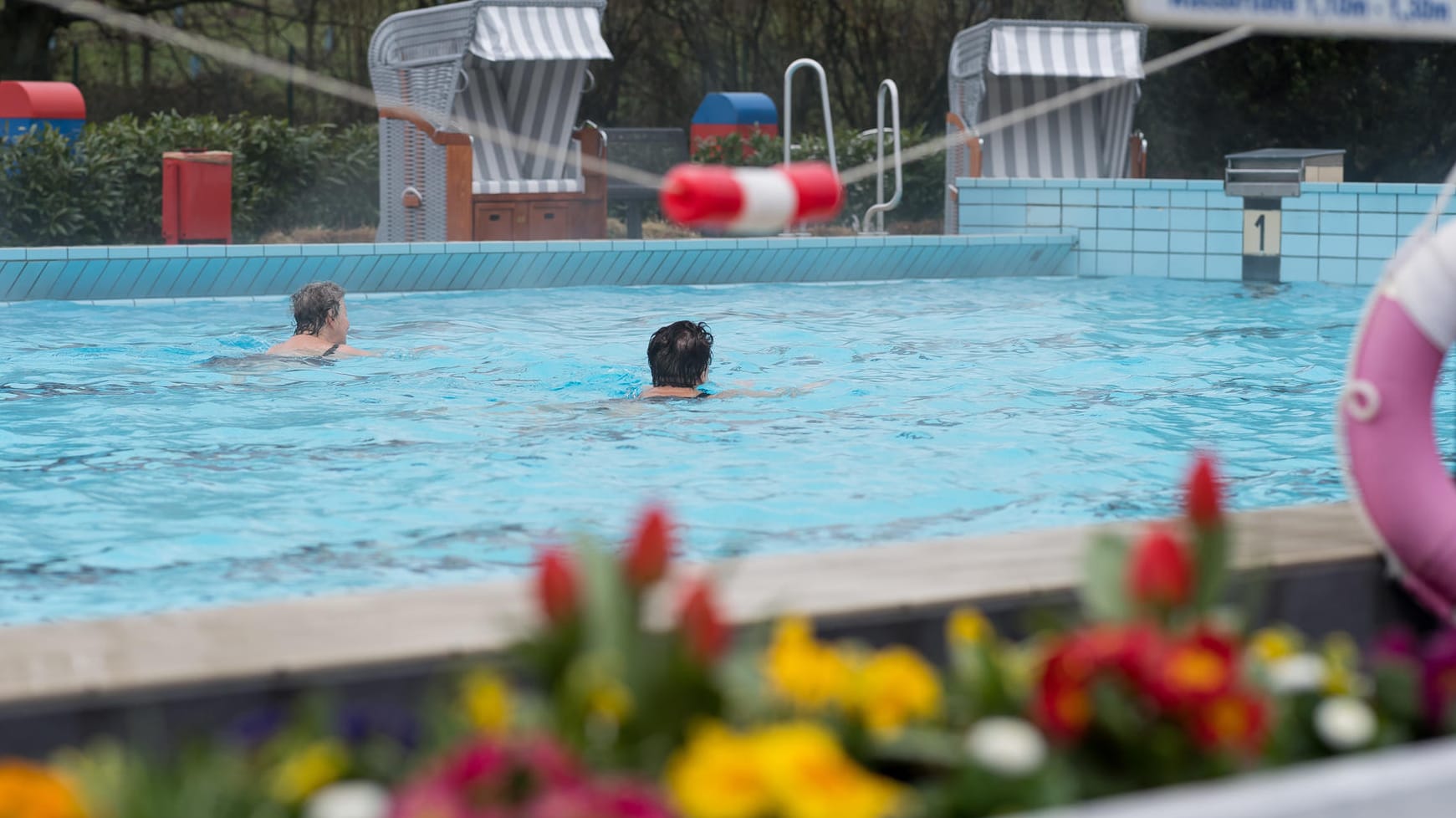 In vielen Freibädern kann bereits gebadet werden.