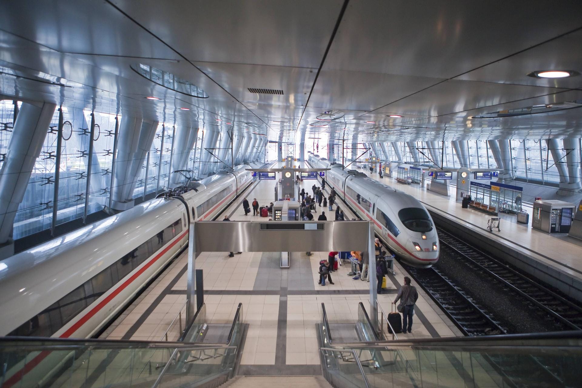 Das AiRail Terminal im Frankfurter Flughafen bringt Fluggästen in nur 10 Minuten vom ICE zum Terminal