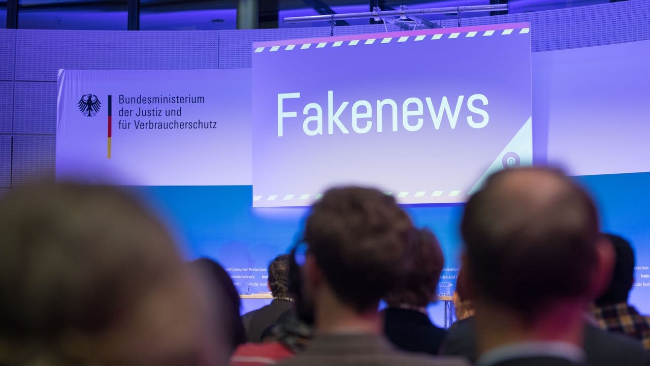 Fakenews werden oft als Falschmeldung übersetzt, sind aber in der Regel mehr als das. Fakenews werden oft als Falschmeldung übersetzt, sind aber in der Regel mehr als das.