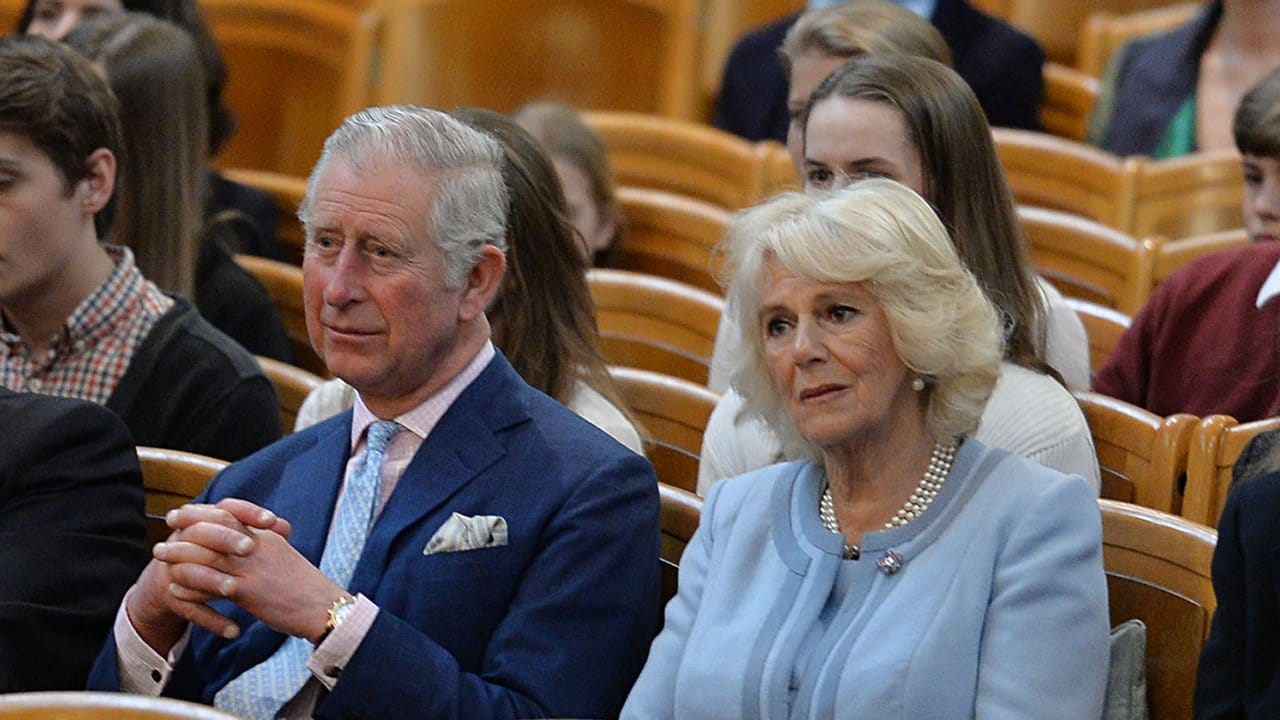 Der britische Thronfolger Prinz Charles (l) und seine Frau Herzogin Camilla bei einer Probe im Musikverein der Wiener Philharmoniker.