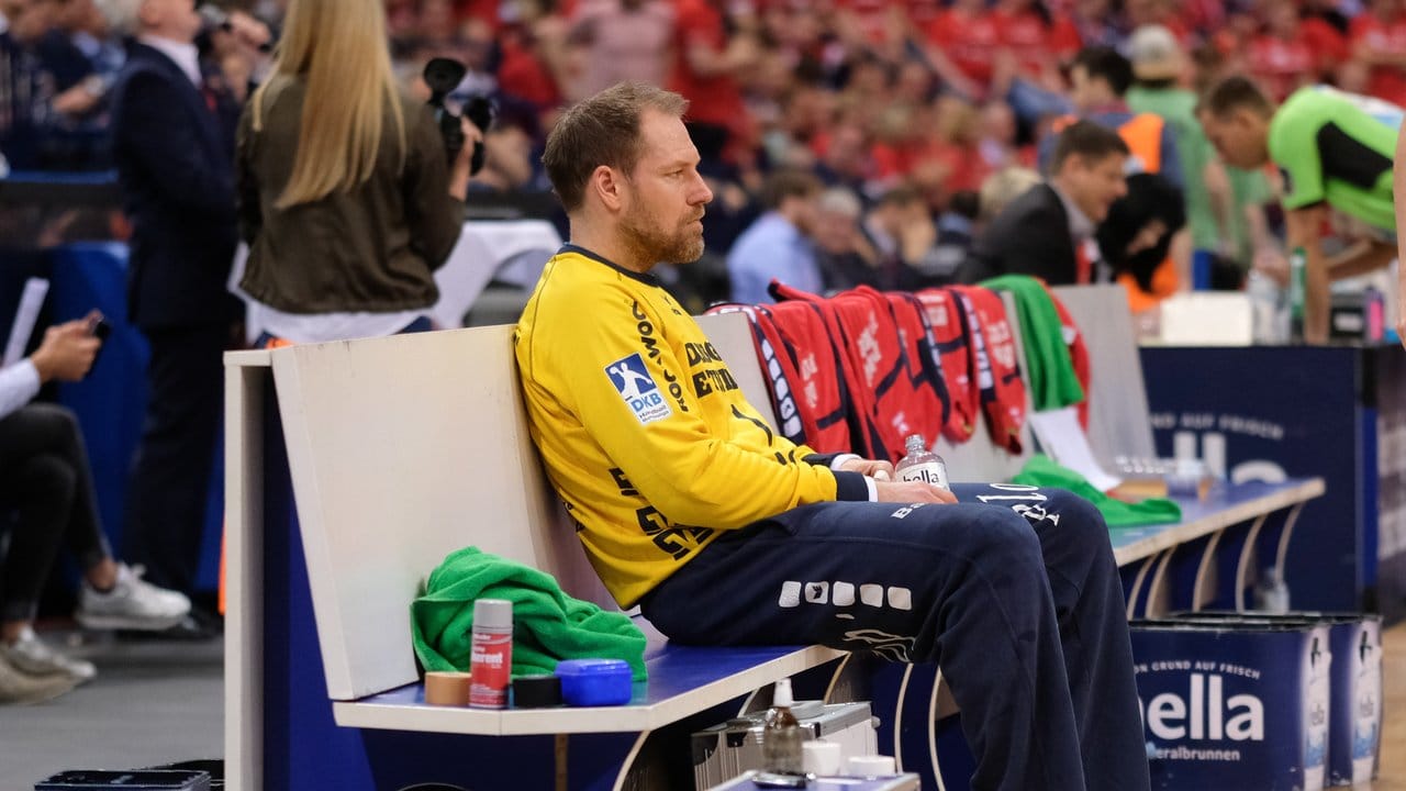 Torwart Mattias Andersson und seine Flensburger verloren erneut im Pokalfinale.