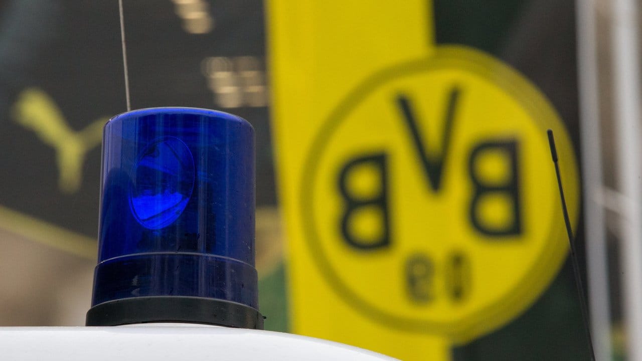 Bei dem Anschlag waren drei Sprengsätze mit Metallstiften nahe dem Mannschaftsbus von Borussia Dortmund detoniert.