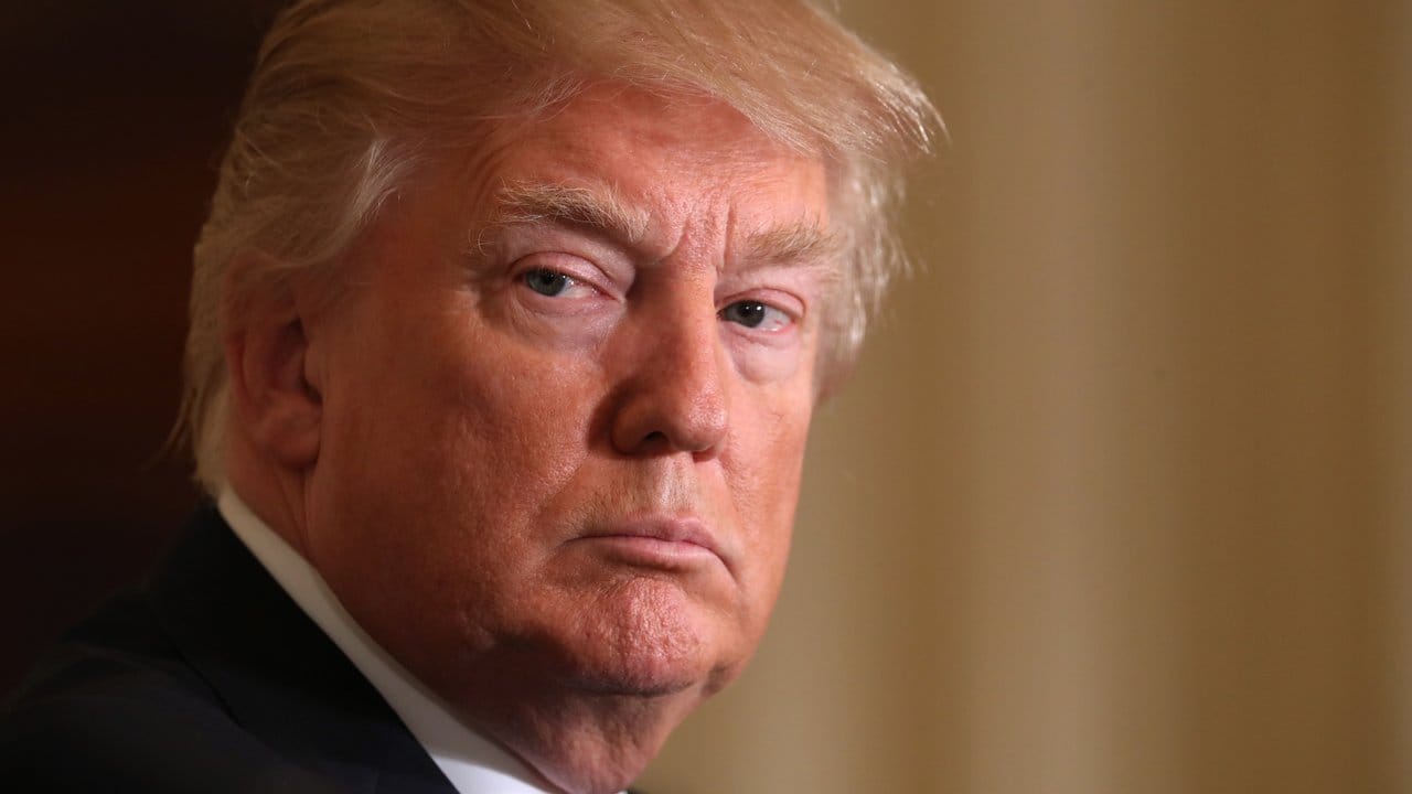 Der US-Präsident forderte China erneut auf, den USA zu helfen, Druck auf Nordkorea auszuüben, sein Atom- und Raketenprogramm einzustellen. Der US-Präsident forderte China erneut auf, den USA zu helfen, Druck auf Nordkorea auszuüben, sein Atom- und Raketenprogramm einzustellen.