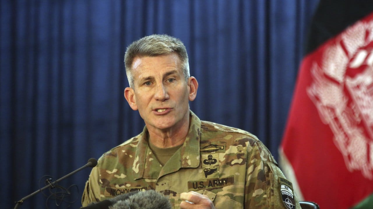 Der Befehlshaber der Mission "Resolute Support" der US-Streitkräfte in Afghanistan, John W. Der Befehlshaber der Mission "Resolute Support" der US-Streitkräfte in Afghanistan, John W.