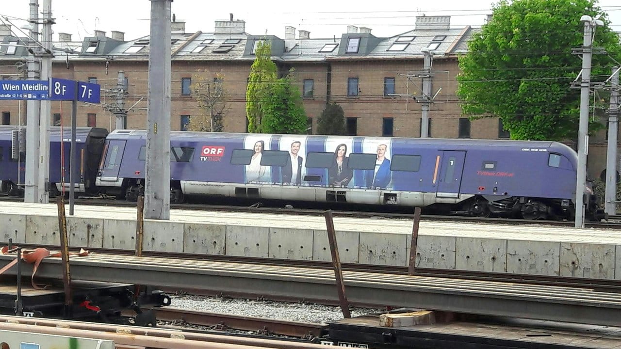 Entgleister Zug im Bahnhof Wien-Meidling. Entgleister Zug im Bahnhof Wien-Meidling.