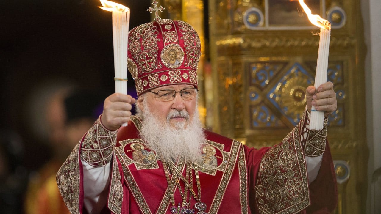 Patriarch Kirill , Oberhaupt der russisch-orthodoxen Kirche, in der Christ-Erlöser-Kathedrale in Moskau. Patriarch Kirill , Oberhaupt der russisch-orthodoxen Kirche, in der Christ-Erlöser-Kathedrale in Moskau.