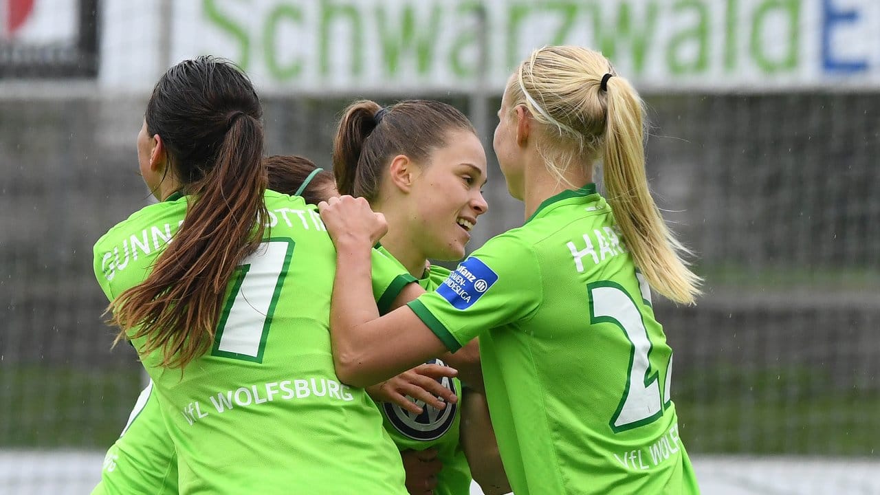 Ewa Pajors (M) Treffer in der Verlängerung brachte Wolfsburg ins Pokalfinale. Ewa Pajors (M) Treffer in der Verlängerung brachte Wolfsburg ins Pokalfinale.