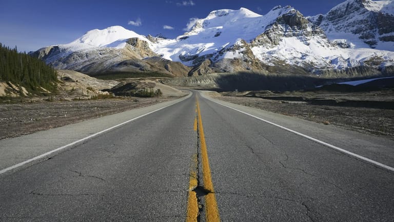 Der 230 Kilometer lange Icefield Parkway im Jasper-Nationalpark gilt zu Recht als Amerikas schönste Panoramastraße.