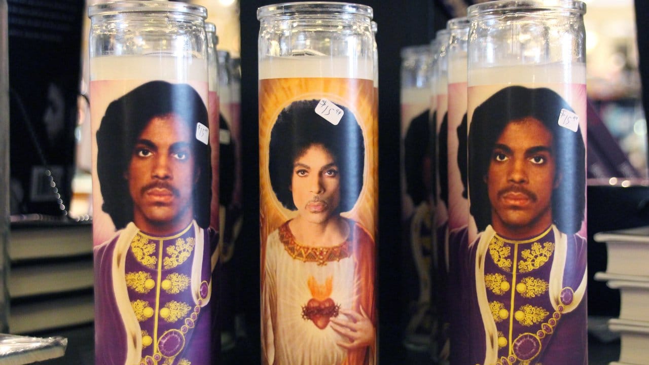 Prince-Gedenkkerzen im Plattenladen "Electric Fetus".