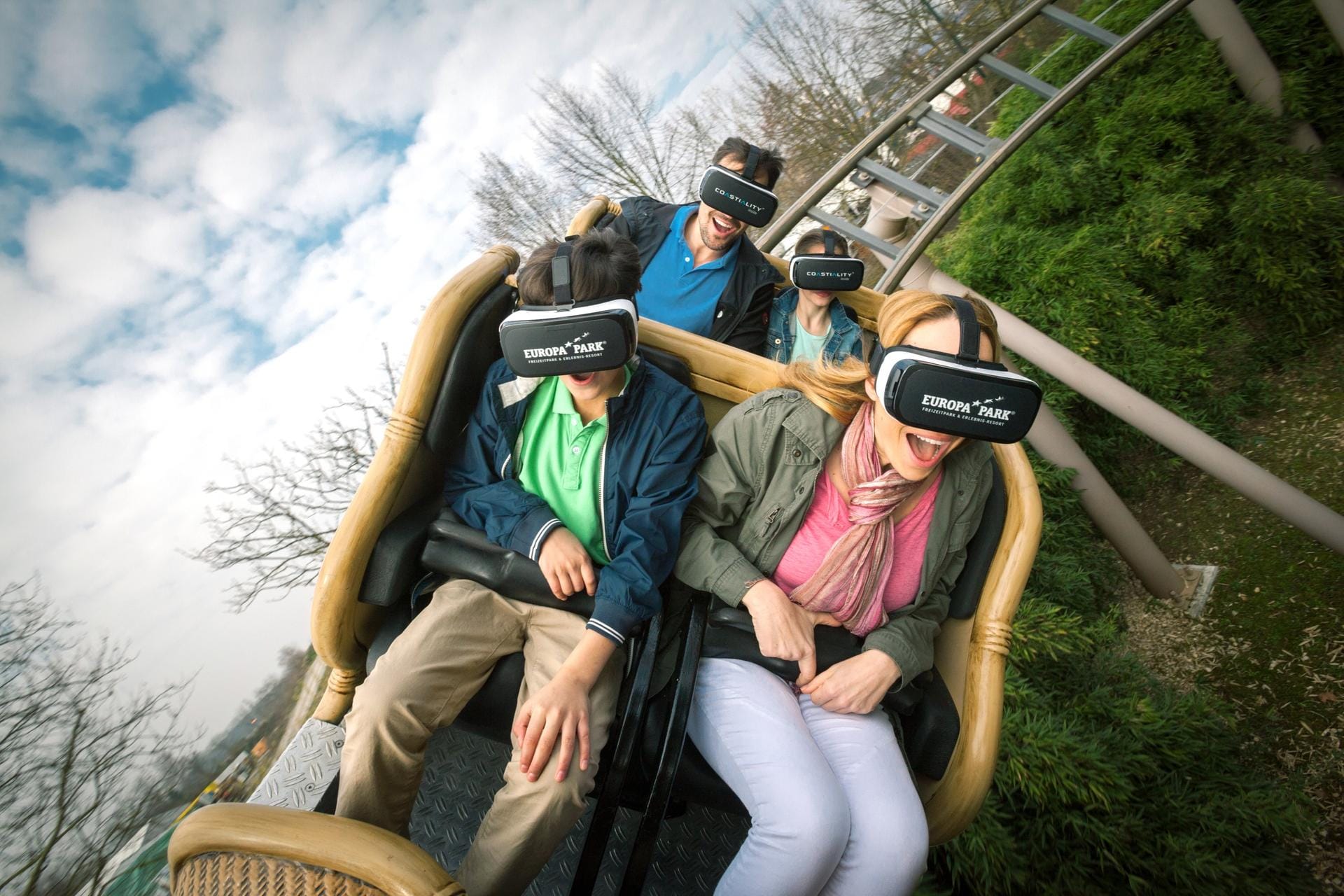 Virtual Reality im Europa-Park: die Pegasus Costiality Achterbahn kombiniert 4D-Spaß mit rasanter Bahnfahrt.