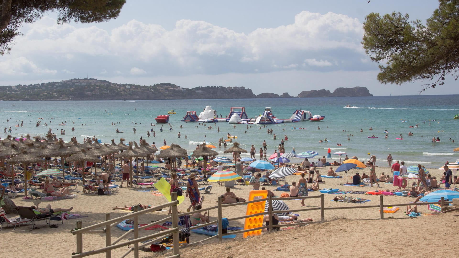 Denn in Mallorca kann man neben Erholung auch viele Partys finden.