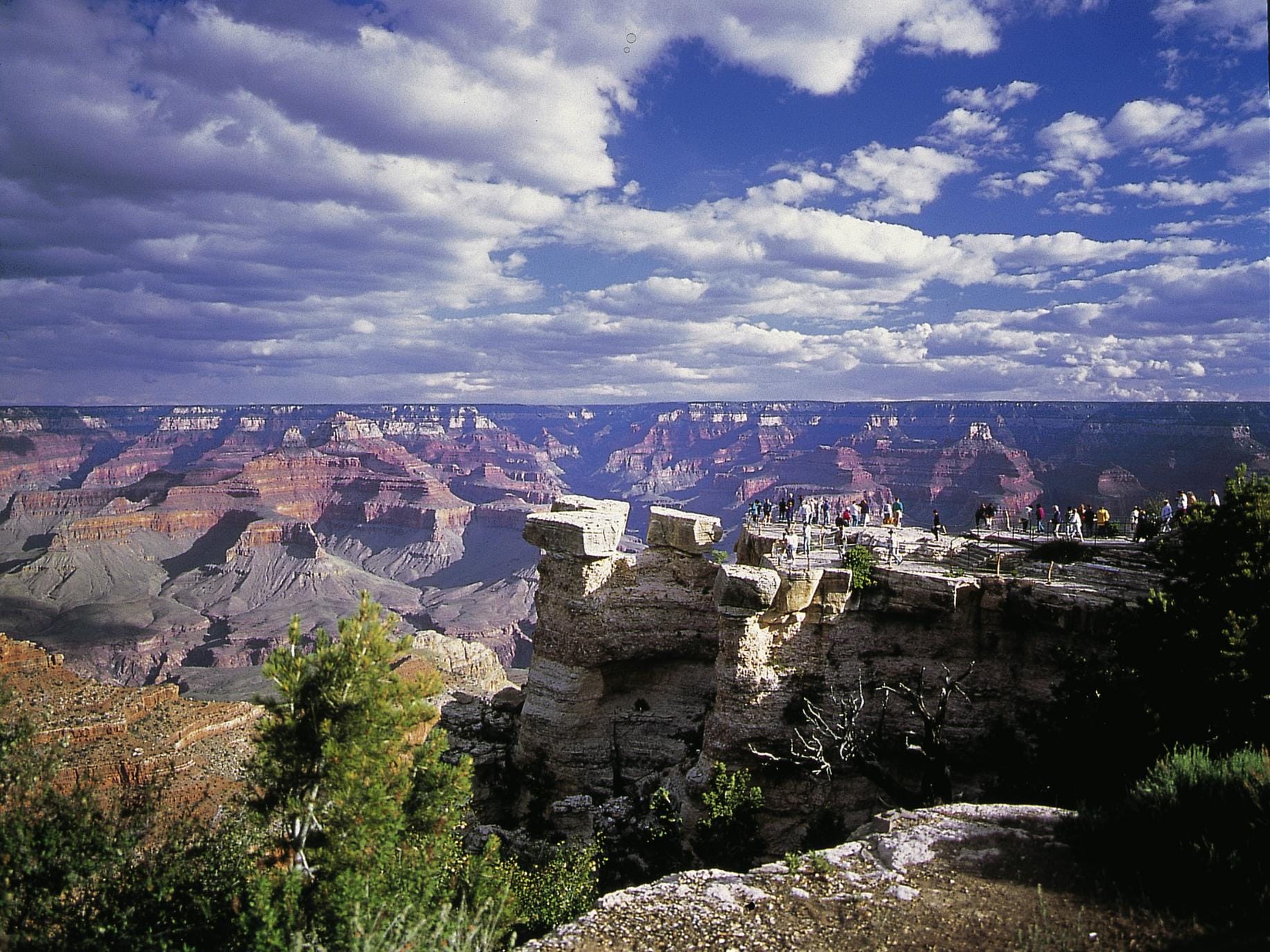 Der Blick in die Weite des Grand Canyon lässt uns für einen Moment den Atem anhalten.