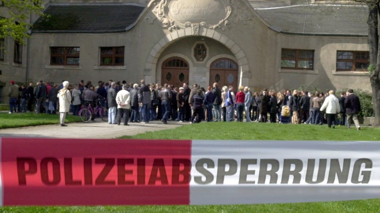 Ein Absperrband der Polizei trennt am 27. Ein Absperrband der Polizei trennt am 27.