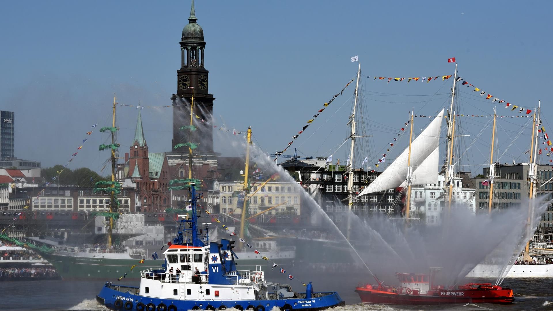 Schiff in Hamburg