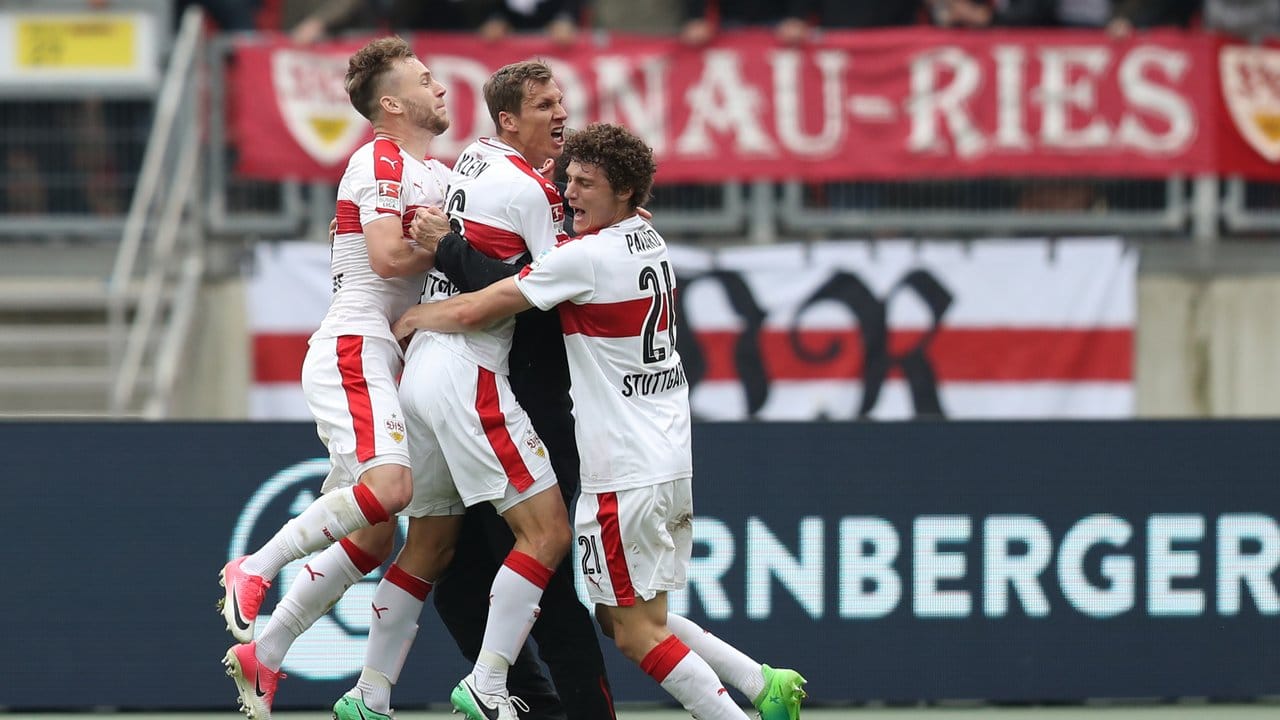 Der VfB Stuttgart hat im Aufstiegsrennen einen wichtigen 3:2-Erfolg gefeiert.