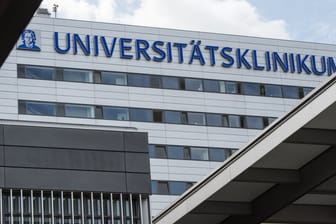 Auf der Intensivstation der Uniklinik Frankfurt finden Mitarbeiter gefährliche Keime bei fünf Patienten.