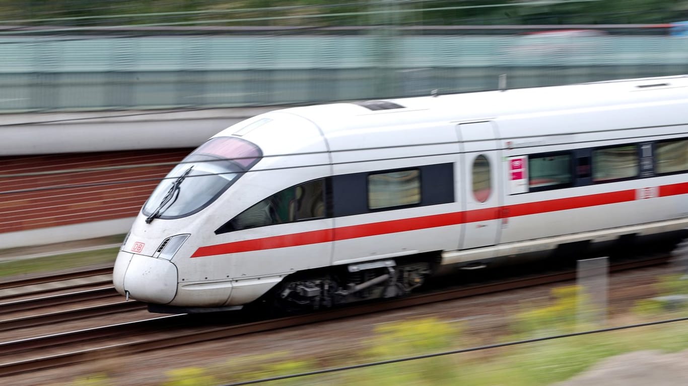 In Dortmund ist ein ICE der Deutschen Bahn entgleist.