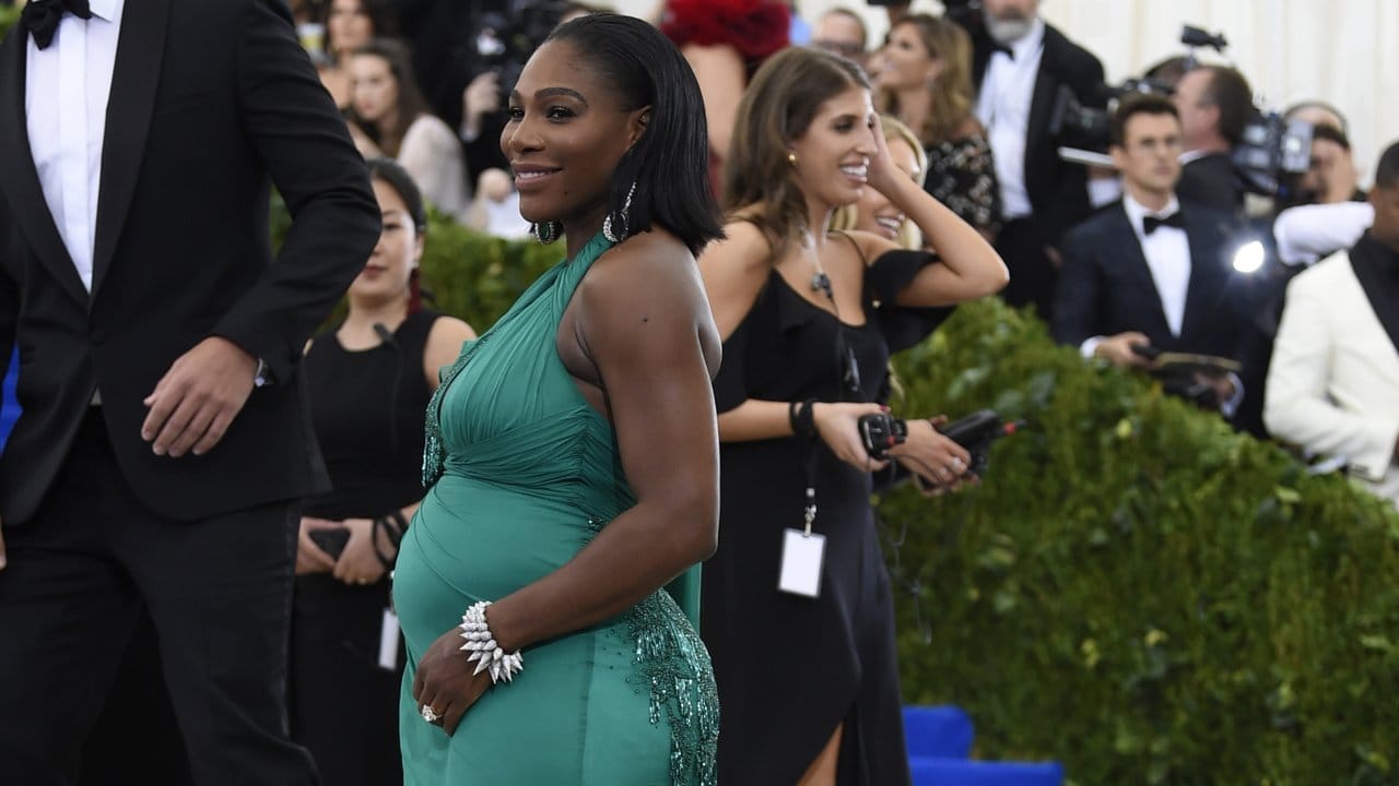 Serena Williams zeigt ihren Babybauch.