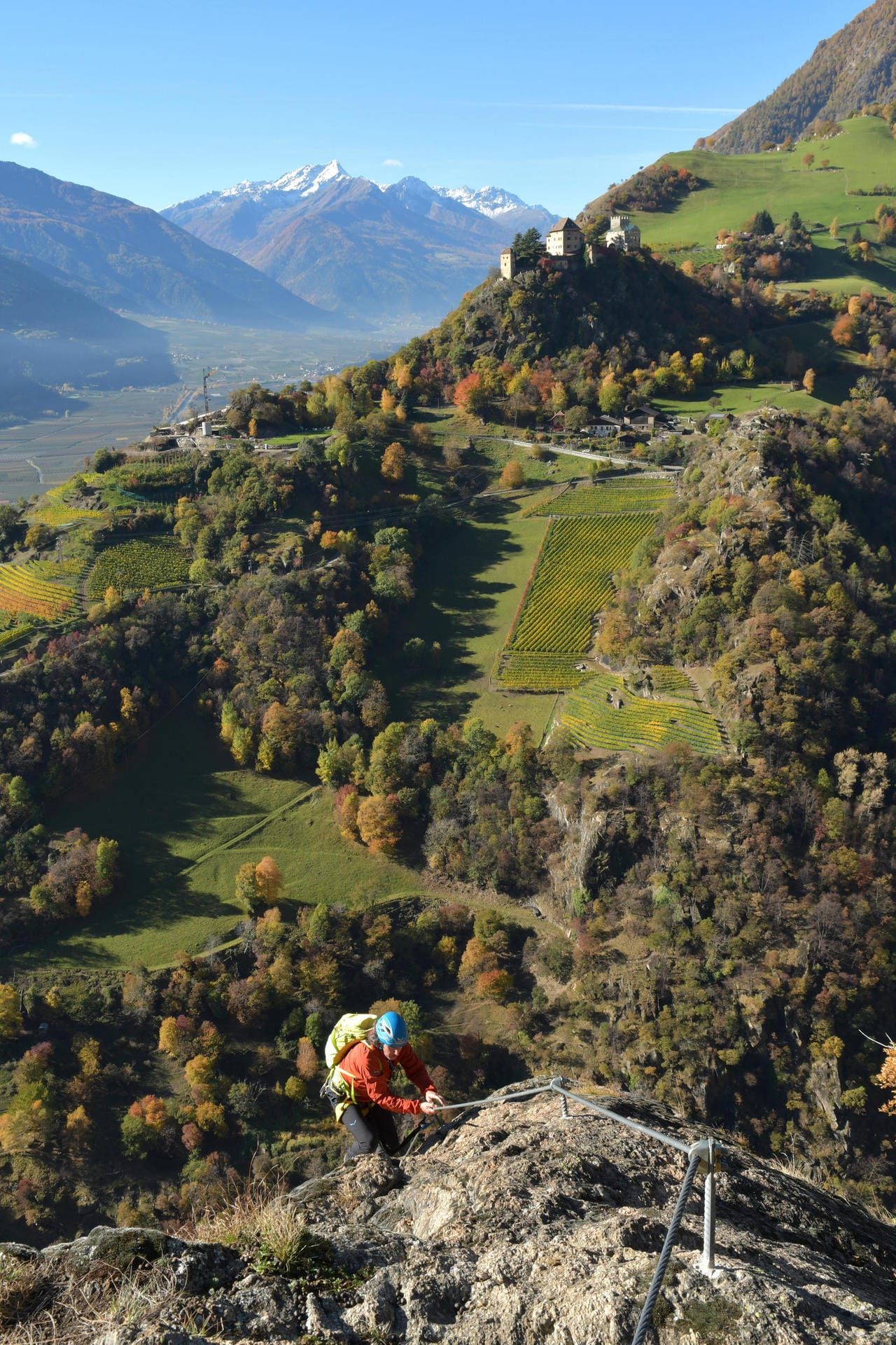 Einen herrlichen Blick auf das Schloss Juval bietet der Klettersteig Naturns Hoachwool.