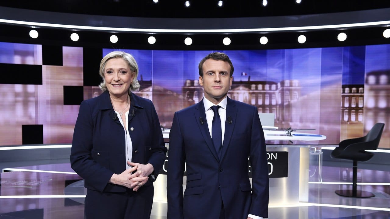 Emmanuel Macron wehrt sich nach einem TV-Duell mit seiner Konkurrentin Marine Le Pen juristisch gegen Gerüchte über ein Konto in einem Steuerparadies. Emmanuel Macron wehrt sich nach einem TV-Duell mit seiner Konkurrentin Marine Le Pen juristisch gegen Gerüchte über ein Konto in einem Steuerparadies.