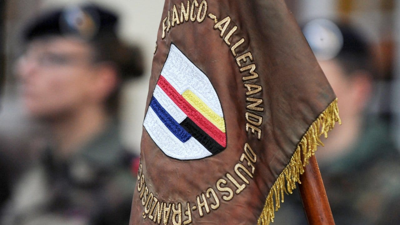 Die Standarte der Deutsch-Französischen Brigade, bei der Franco A. Die Standarte der Deutsch-Französischen Brigade, bei der Franco A.