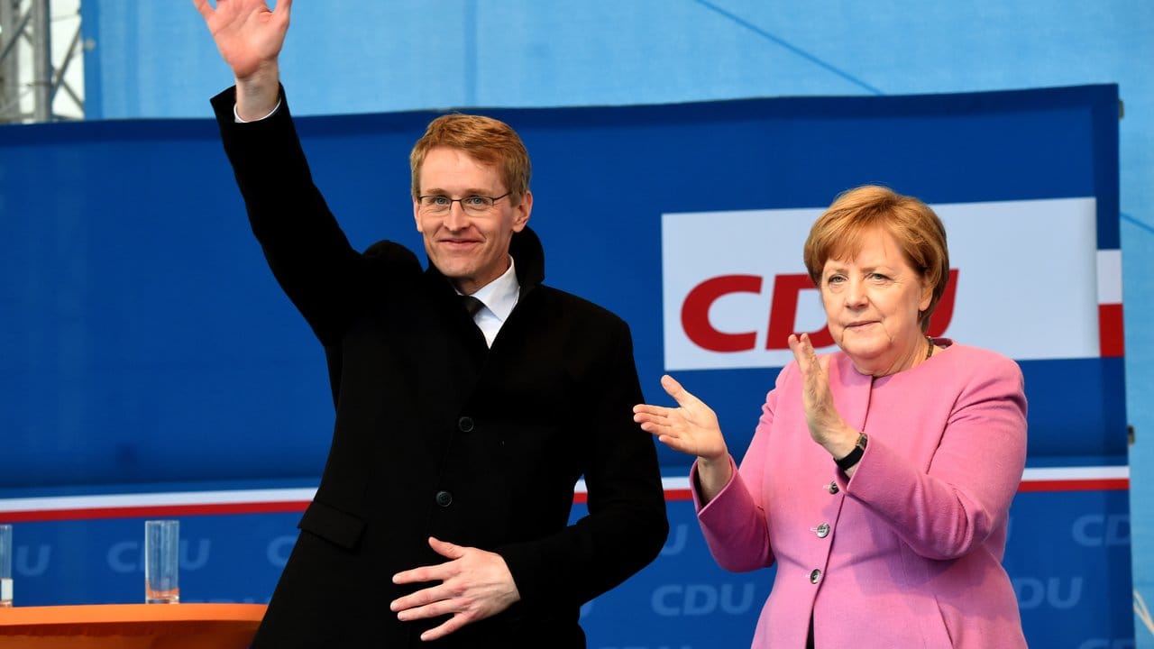 Daniel Günther und Angela Merkel in Eckernförde.