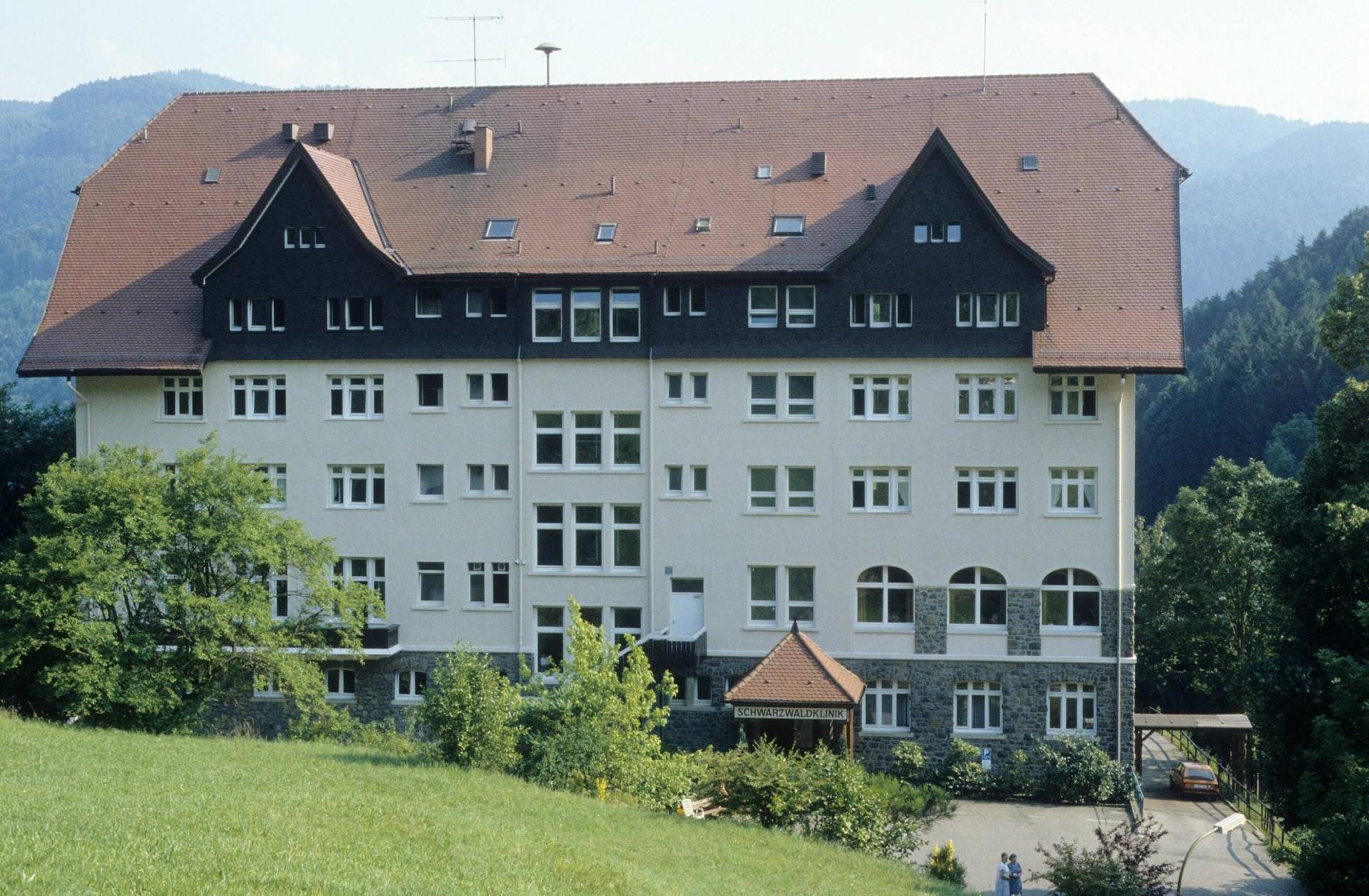 Selbst die Klinik im Glottertal, die in den 1980er Jahren Drehort für den ZDF-Hit "Die Schwarzwaldklinik" war, wird immer noch von Fans aufgesucht.