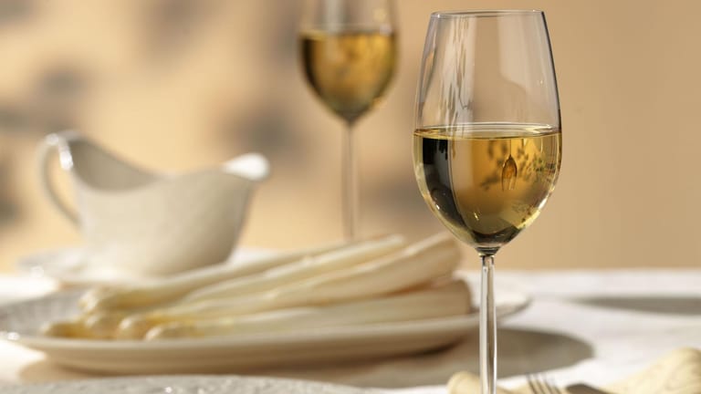 Wein und Spargel