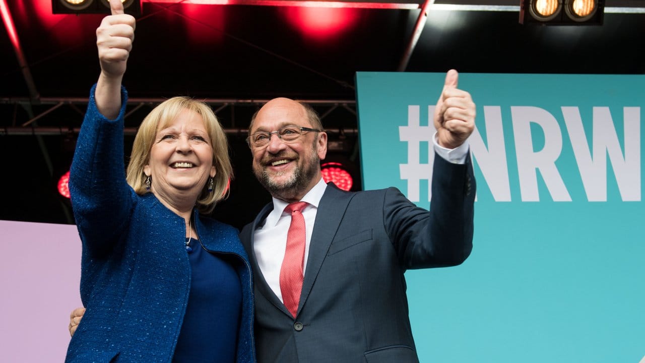 Selbst wenn die SPD die Regierung in Düsseldorf abgeben müsste, sei die Bundestagswahl noch nicht zwangsläufig verloren, so Politikwissenschaftler Karl-Rudolf Korte. Selbst wenn die SPD die Regierung in Düsseldorf abgeben müsste, sei die Bundestagswahl noch nicht zwangsläufig verloren, so Politikwissenschaftler Karl-Rudolf Korte.