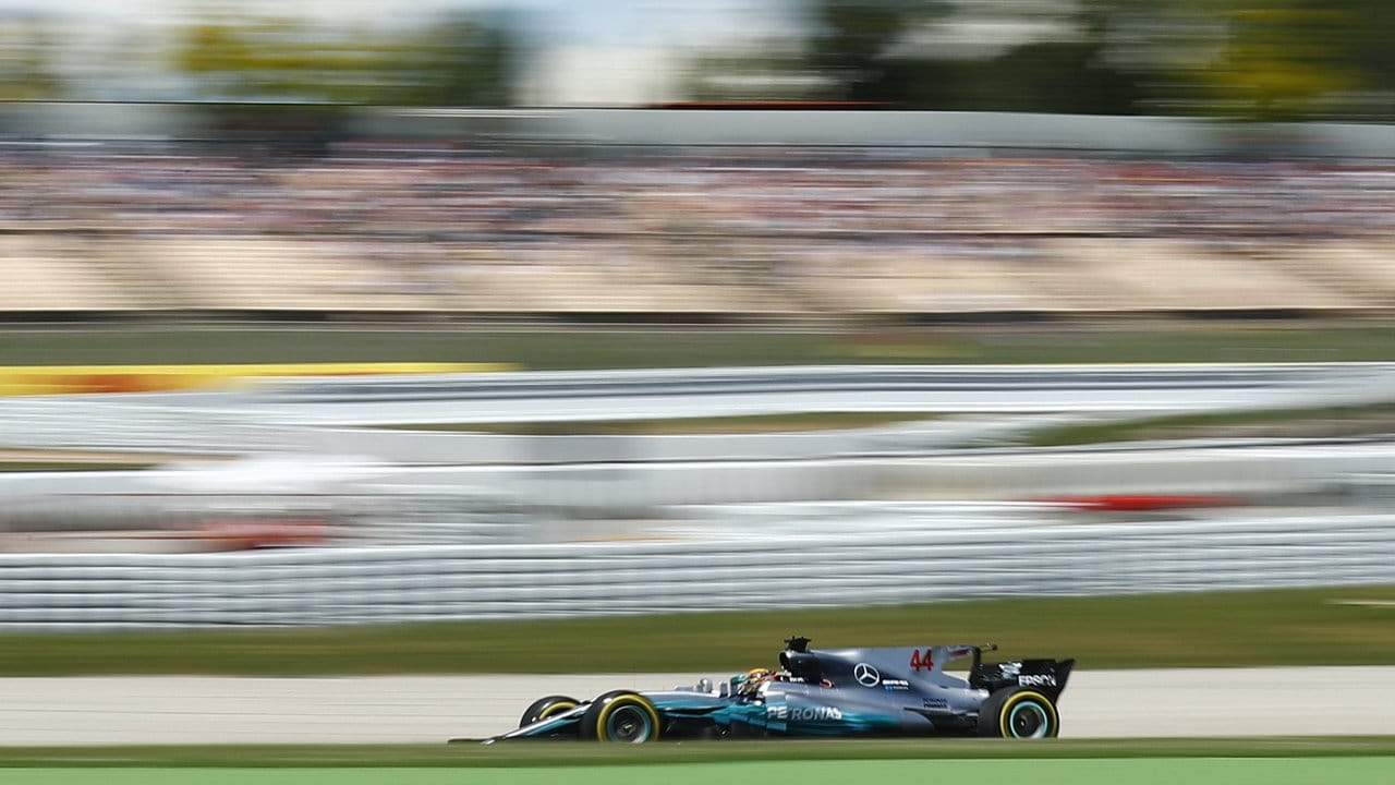 Lewis Hamilton sichert sich in der Qualifikation die Pole Position für das Rennen in Spanien.