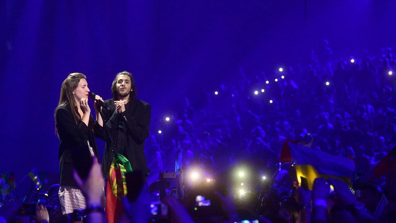 Mit seiner Schwester Luísa, die "Amor Pelos Dois" geschrieben hat, singt Salvador Sobral zum Abschluss des ESC noch einmal den Siegersong.