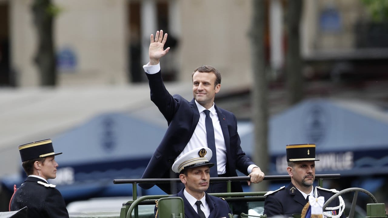 Frankreichs neuer Präsident Emmanuel Macron nach seiner Amtseinführung in Paris. Frankreichs neuer Präsident Emmanuel Macron nach seiner Amtseinführung in Paris.