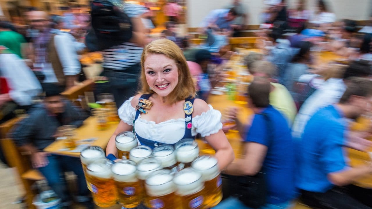 Kellnerin auf dem Münchner Oktoberfest. Kellnerin auf dem Münchner Oktoberfest.