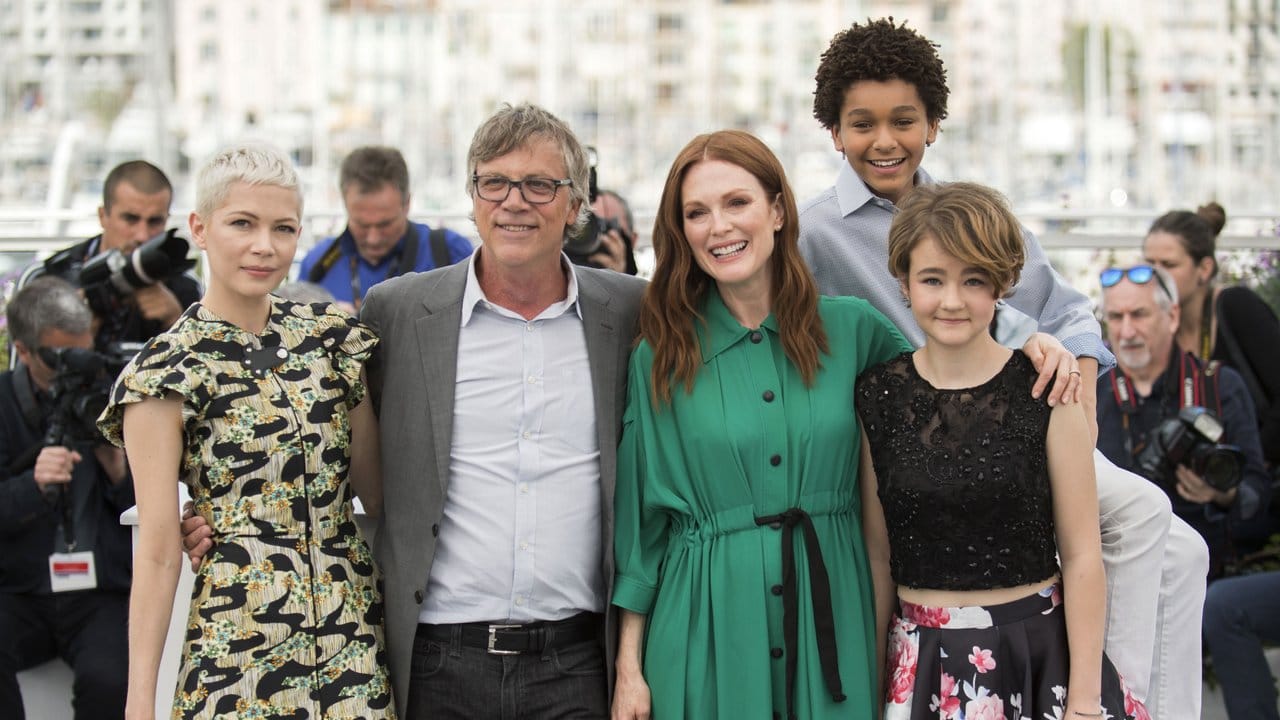 Regisseur Todd Haynes ist mit seinen Schauspielern Michelle Williams (l-r), Julianne Moore, Jaden Michael und Millicent Simmonds nach Cannes gekommen.