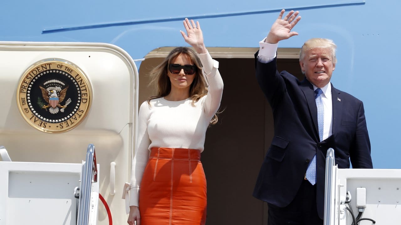 US-Präsident Donald Trump und First Lady Melania Trump vor dem Besteigen der Air Force One.