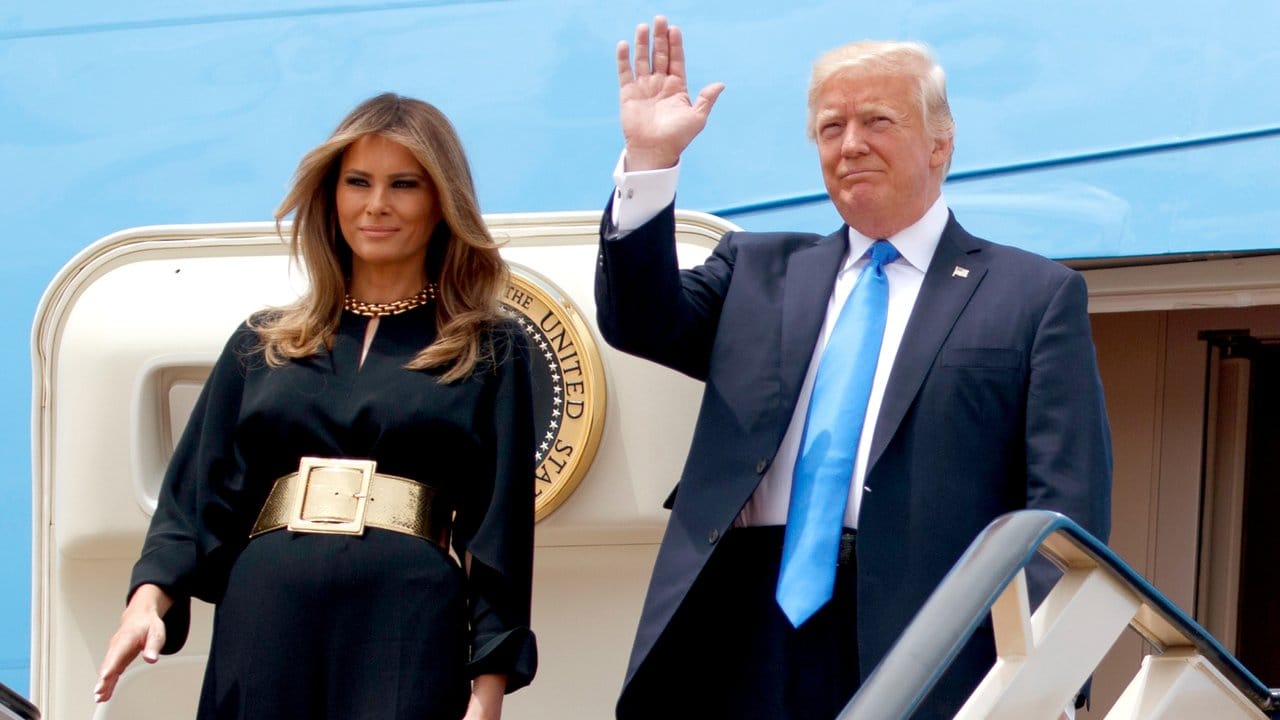 US-Präsident Donald Trump und First Lady Melania Trump verlassen in Riad die Air Force One.