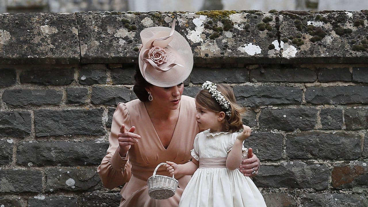 Alles gut gemacht: Herzogin Kate mit ihrer Tochter Charlotte.