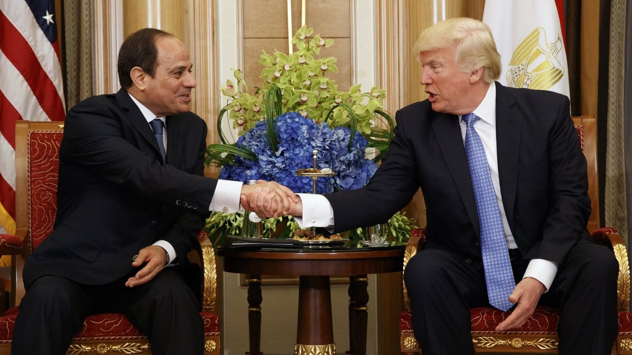 Donald Trump und Ägyptens Präsident Abdel Fattah al-Sisi während eines Treffens in Saudi-Arabien.