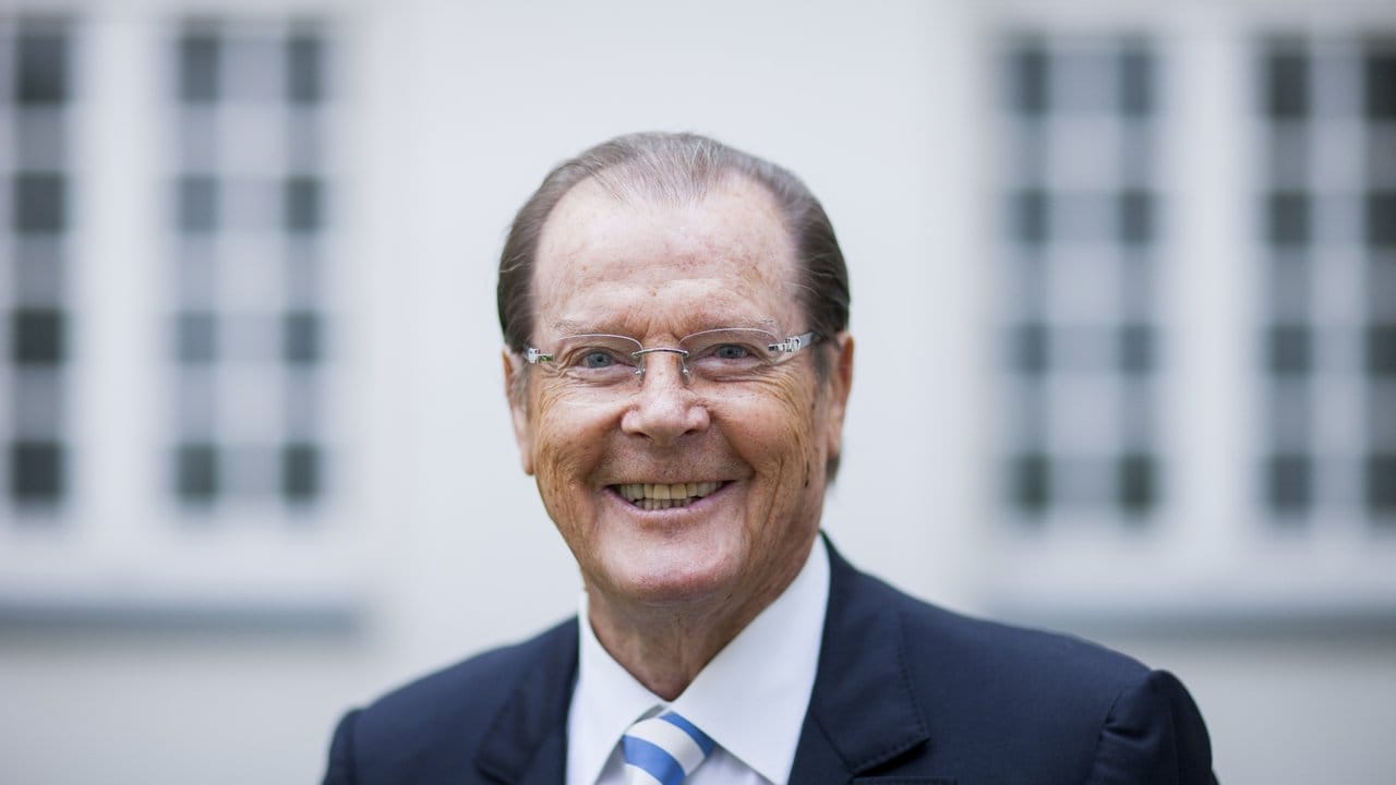 Sir Roger Moore 2013 in Aachen.