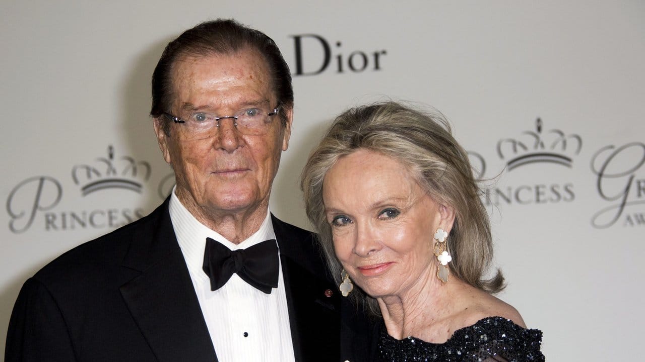 Sir Roger Moore und seine Frau Kristina 2015 bei eienr Gala in Monte Carlo.