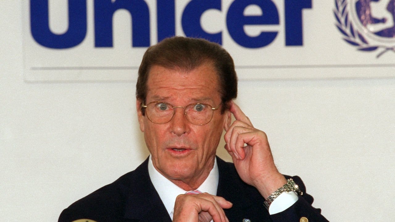 Roger Moore als UNICEF-Botschafter 1997 in Bonn.