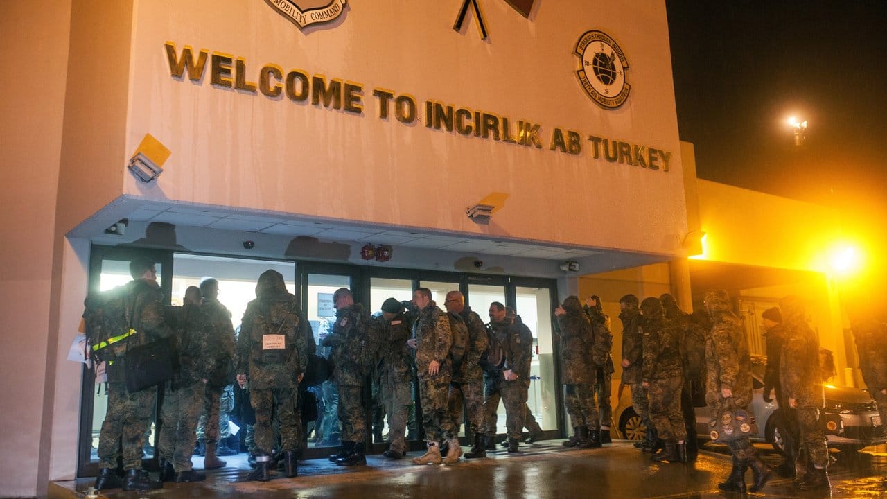 Ankunft deutscher Soldaten auf dem Luftwaffenstützpunkt im türkischen Incirlik.