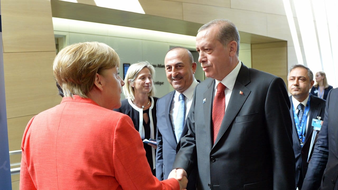 Bundeskanzlerin Angela Merkel und der türkische Staatspräsident Recep Tayyip Erdogan auf dem Nato-Gipfel.