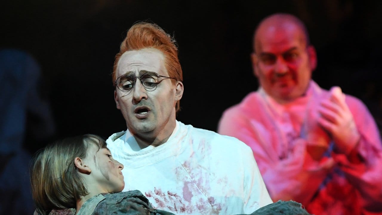 Bassbariton Florian Boesch als Mephistopheles und Tenor Charles Castronovo (Faust) in Berlin.