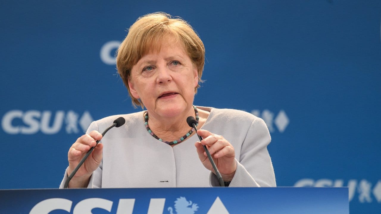 Bundeskanzlerin Merkel am Sonntag bei einem Wahlkampftermin in einem Bierzelt in Bayern.